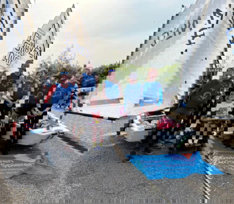 Ties (13) zeilt het IJsselmeer over voor kind-ambassadeur Else