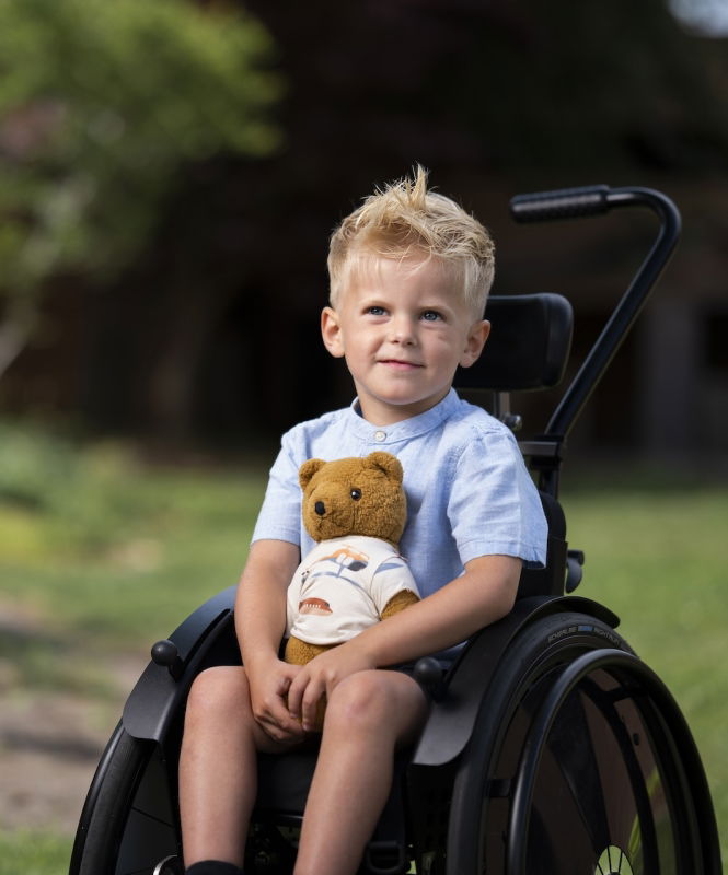 Boaz website goede - Credits Sven Scholten (HR)-2 Boaz kind-ambassadeur Spieren voor Spieren. Podcast Kracht van minder.